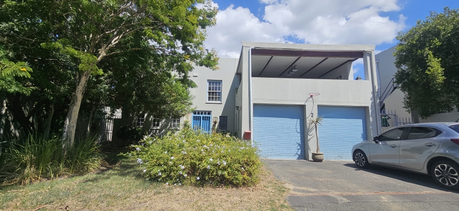 To Let 4 Bedroom Property for Rent in Lemoenkloof Western Cape